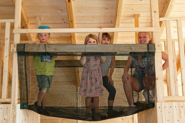 Kletterturm in der Spielscheune